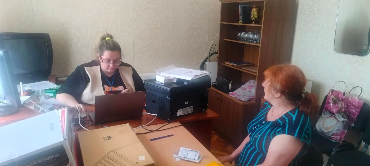 Сегодня 14.07.2026 г. на территории Красноталовского отдела жизнеобеспечения в с.Красная Таловка состоялся выездной приём граждан специалистами ГБУ ЛНР "МФЦ" Сегодня 14.07.2026 г. на территории Красноталовского отдела жизнеобеспечения в с.Красная Таловка состоялся выездной приём граждан специалистами ГБУ ЛНР "МФЦ"