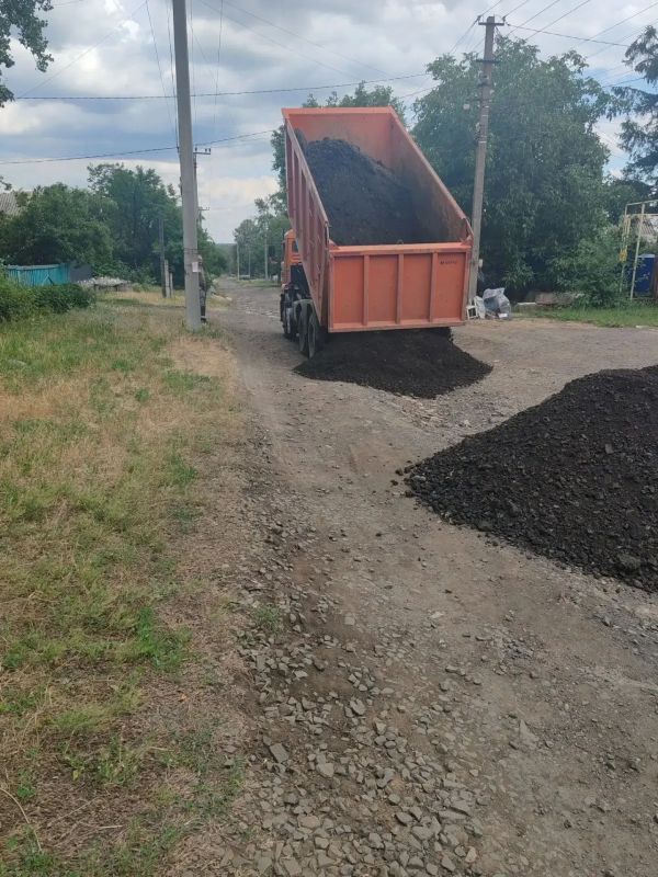 Андрей Рубанцов: В Ровеньках продолжается работа по приведению в порядок дорожного покрытия Андрей Рубанцов: В Ровеньках продолжается работа по приведению в порядок дорожного покрытия