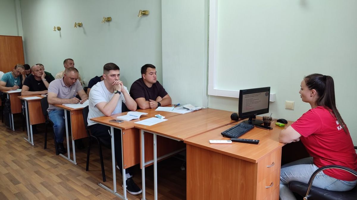 Сотрудники МЧС России проходят курсы оказания первой помощи у специалистов Луганского центра медицины катастроф Сотрудники МЧС России проходят курсы оказания первой помощи у специалистов Луганского центра медицины катастроф