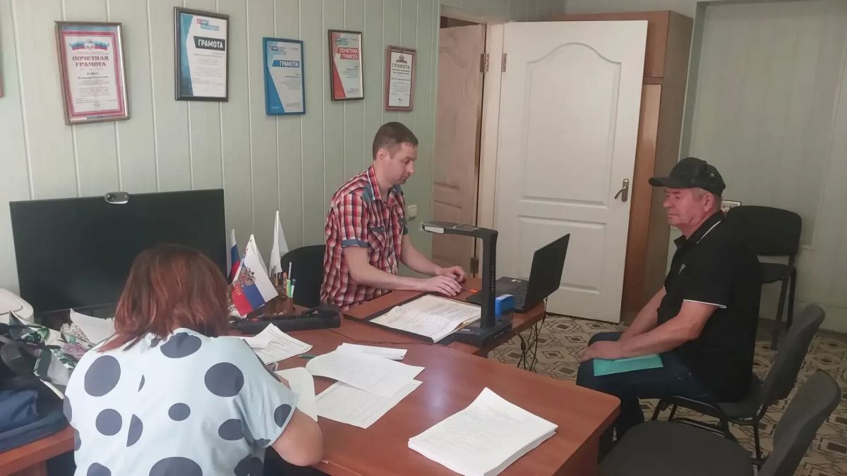 14 июля в г. Миусинск прошел выездной прием специалистов ППК «РОСКАДАСТР» из г. Луганска. Мероприятие было организовано для оперативного решения вопросов в сфере кадастрового учета и регистрации прав собственности