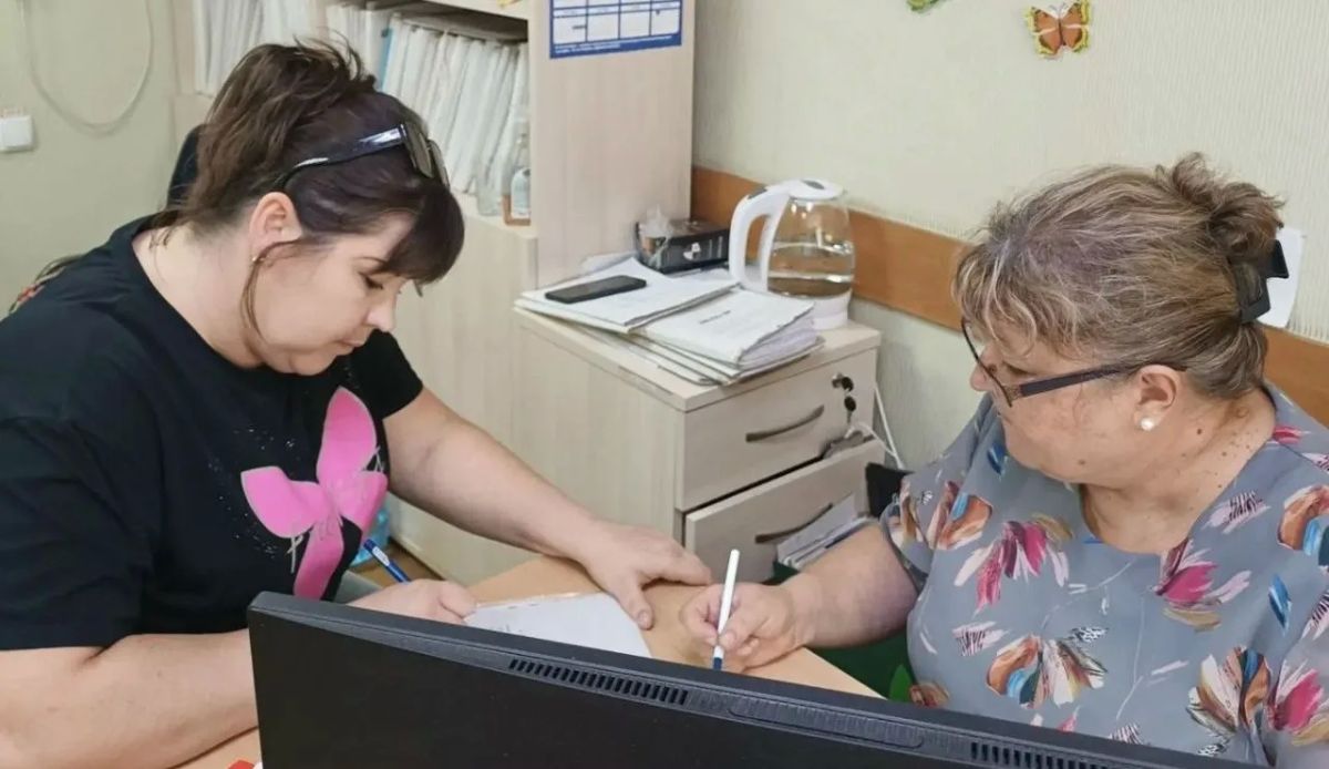 Филиал № 9 ГКУ ЛНР «РЦСЗН» в Лутугинском муниципальном округе помогает многодетным родителям своевременно оформить полагающиеся льготы и меры социальной поддержки Филиал № 9 ГКУ ЛНР «РЦСЗН» в Лутугинском муниципальном округе помогает многодетным родителям своевременно оформить полагающиеся льготы и меры социальной поддержки