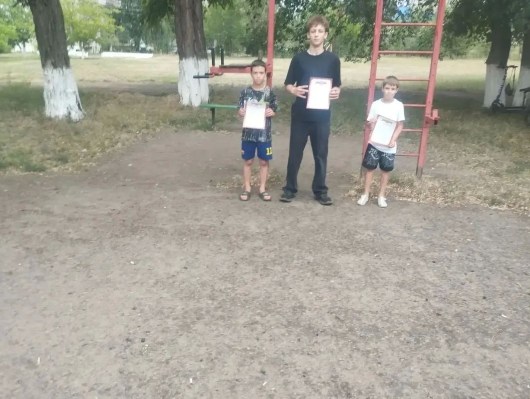 В минувшие выходные в поселке Краснодон прошли соревнования по силовой подготовке в рамках акции «Спорт для всех — за здоровый образ жизни!» В минувшие выходные в поселке Краснодон прошли соревнования по силовой подготовке в рамках акции «Спорт для всех — за здоровый образ жизни!»