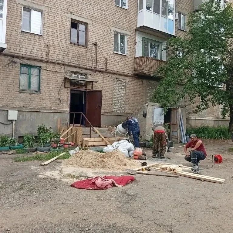 В Краснодоне ЛНР после вмешательства прокуратуры произведена замена входной группы подъезда многоквартирного дома, в котором проживает участник СВО В Краснодоне ЛНР после вмешательства прокуратуры произведена замена входной группы подъезда многоквартирного дома, в котором проживает участник СВО
