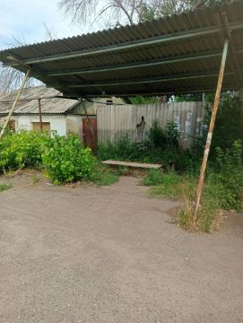 Специалисты МБУ «Лутугиножилфонд» провели мероприятия по санитарной очистке и благоустройству городской территории