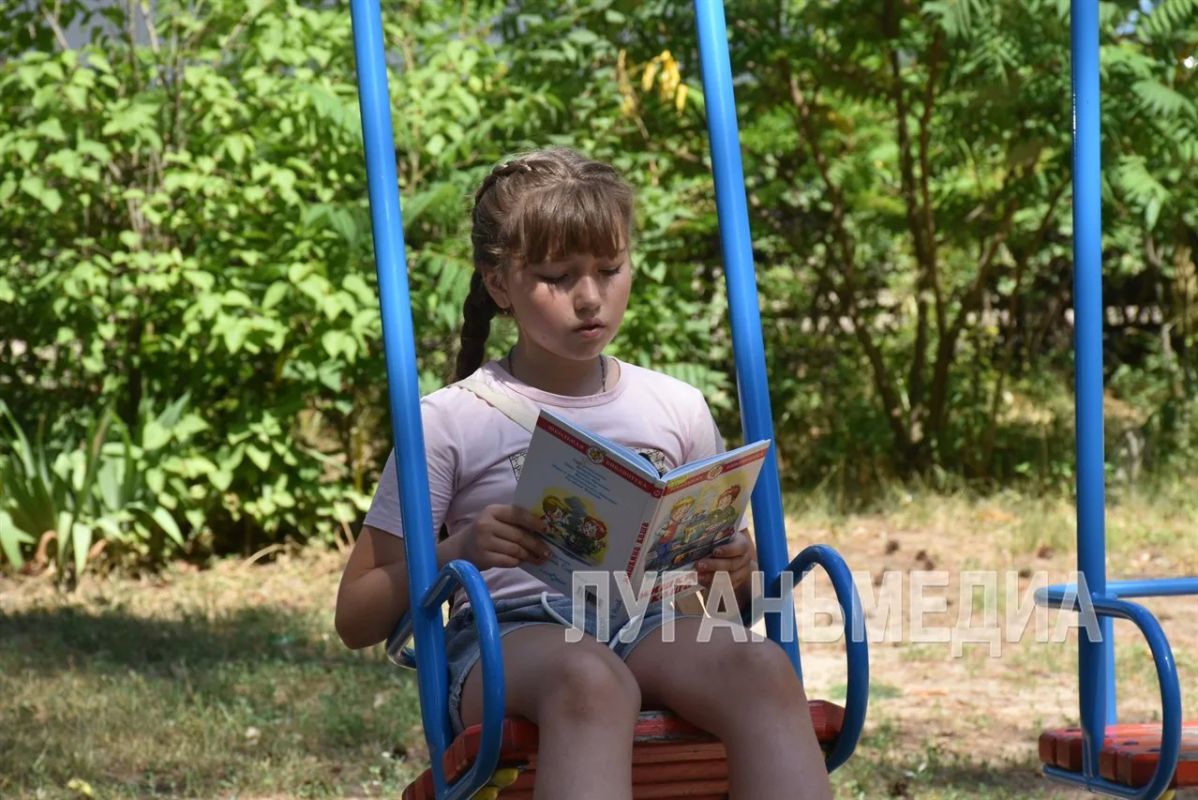 В Новопскове сотрудники библиотеки провели мероприятие для детей на открытом воздухе В Новопскове сотрудники библиотеки провели мероприятие для детей на открытом воздухе