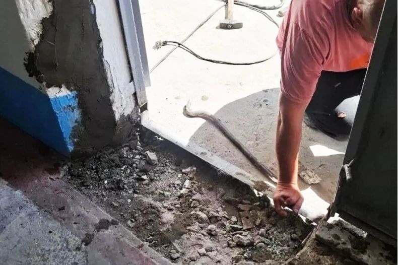 В многоквартирном доме Свердловска установили пандус для маломобильной жительницы В многоквартирном доме Свердловска установили пандус для маломобильной жительницы