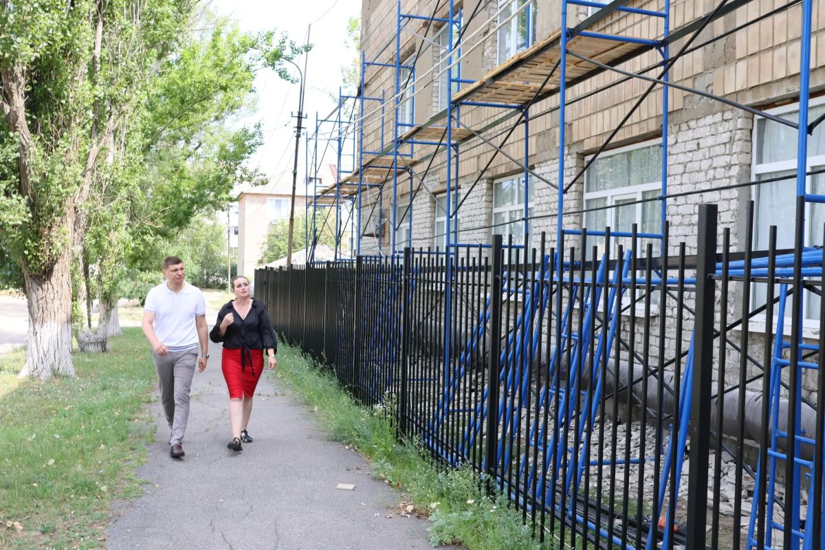 В Лутугино активно идут масштабные ремонтные работы в учреждениях культуры в рамках национального проекта «Семья»! В Лутугино активно идут масштабные ремонтные работы в учреждениях культуры в рамках национального проекта «Семья»!