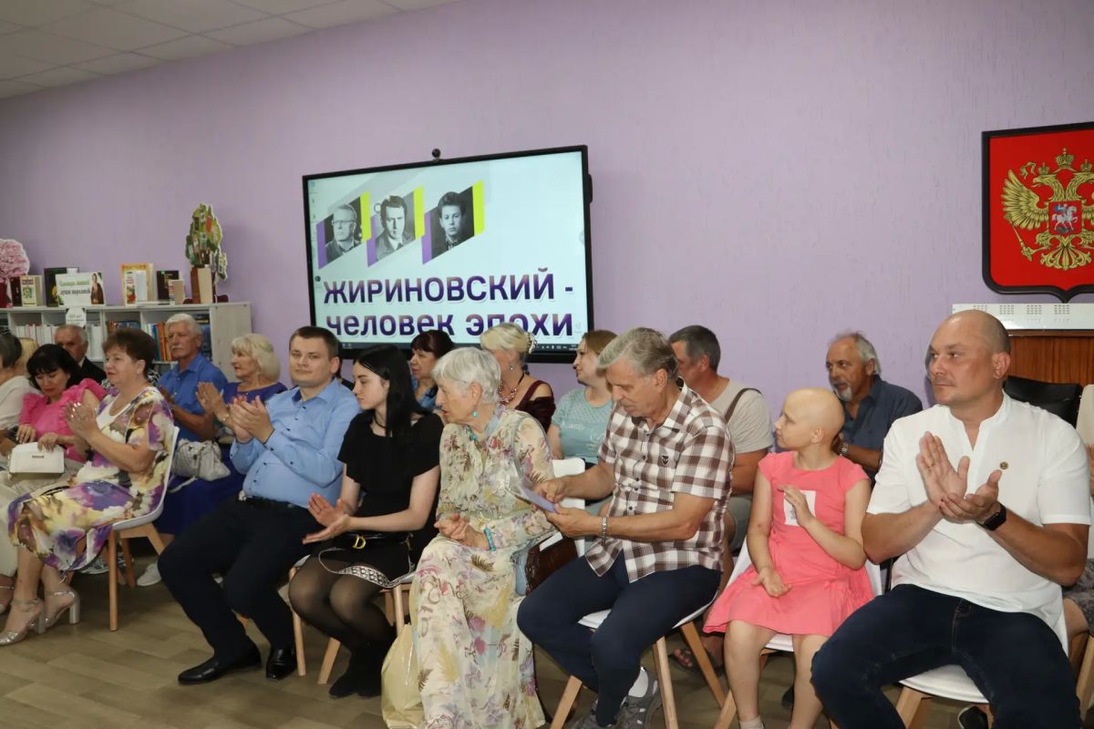 Сохраняя память, объединяя сердца: в Стаханове открылась выставка о человеке-эпохе Сохраняя память, объединяя сердца: в Стаханове открылась выставка о человеке-эпохе