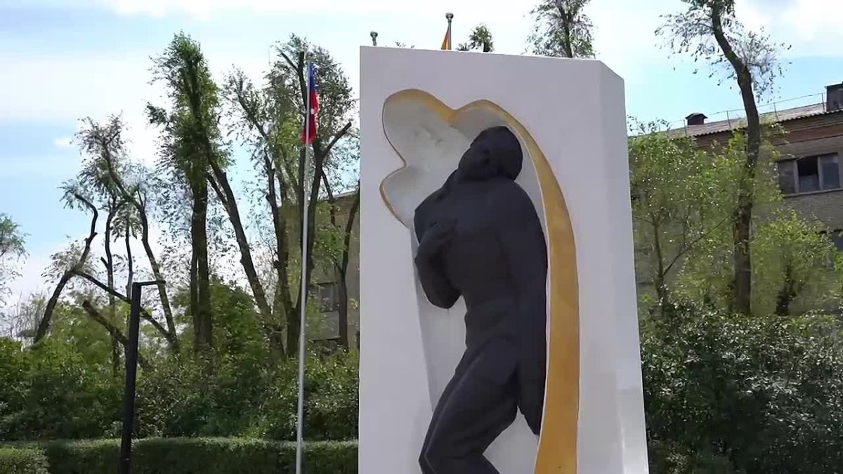 В Луганске после реконструкции открылся сквер имени 9 мая