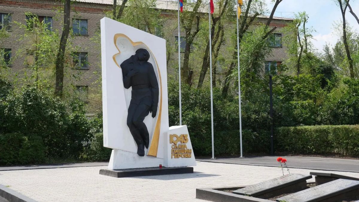 Сегодня в Луганске после реконструкции открылся Сквер имени 9 Мая Сегодня в Луганске после реконструкции открылся Сквер имени 9 Мая