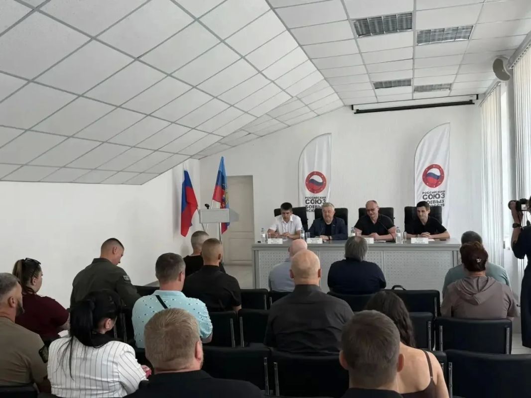 Виктор Водолацкий: Сегодня провёл рабочее совещание с руководителями спортивных федераций Луганской Народной Республики, посвящённое развитию боевых искусств и подведению итогов работы регионального филиала Российского союза... Виктор Водолацкий: Сегодня провёл рабочее совещание с руководителями спортивных федераций Луганской Народной Республики, посвящённое развитию боевых искусств и подведению итогов работы регионального филиала Российского союза...