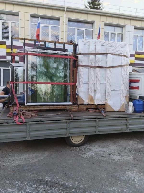 В кабинетах Бондаревской гимназии закончили установку новых дверей