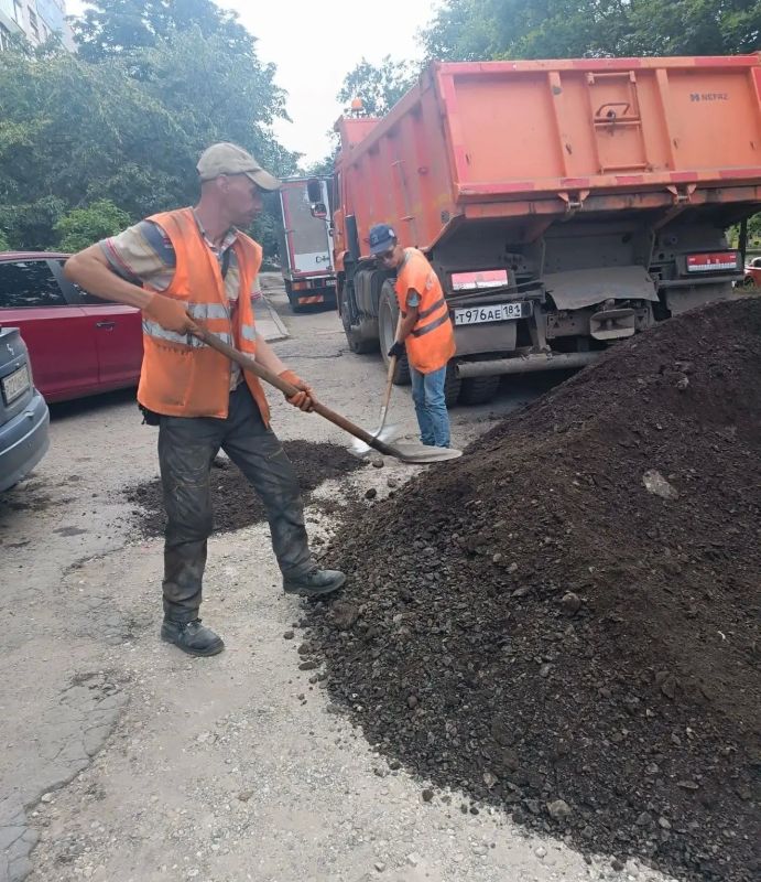Коммунальными службами проведены работы на территории города Коммунальными службами проведены работы на территории города