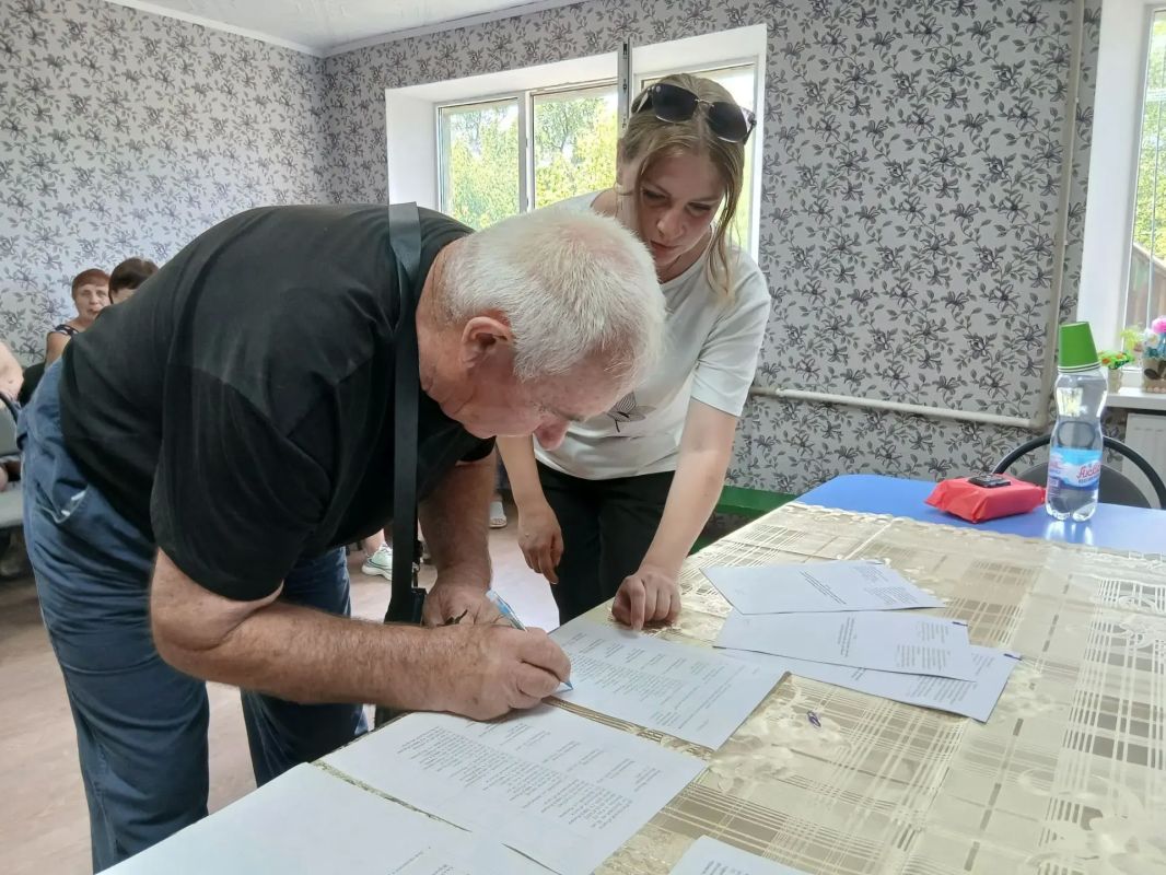 Жители пгт. Донецкий активно работают над созданием ТОС Жители пгт. Донецкий активно работают над созданием ТОС