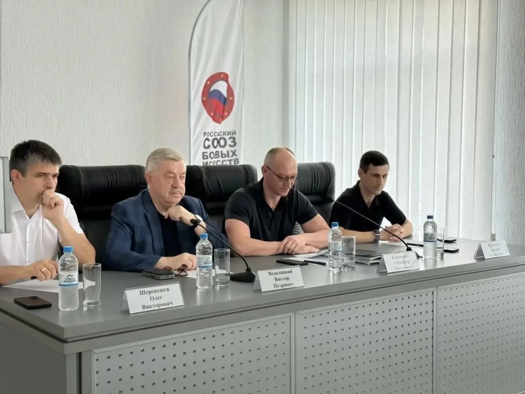 Виктор Водолацкий: Сегодня провёл рабочее совещание с руководителями спортивных федераций Луганской Народной Республики, посвящённое развитию боевых искусств и подведению итогов работы регионального филиала Российского союза... Виктор Водолацкий: Сегодня провёл рабочее совещание с руководителями спортивных федераций Луганской Народной Республики, посвящённое развитию боевых искусств и подведению итогов работы регионального филиала Российского союза...