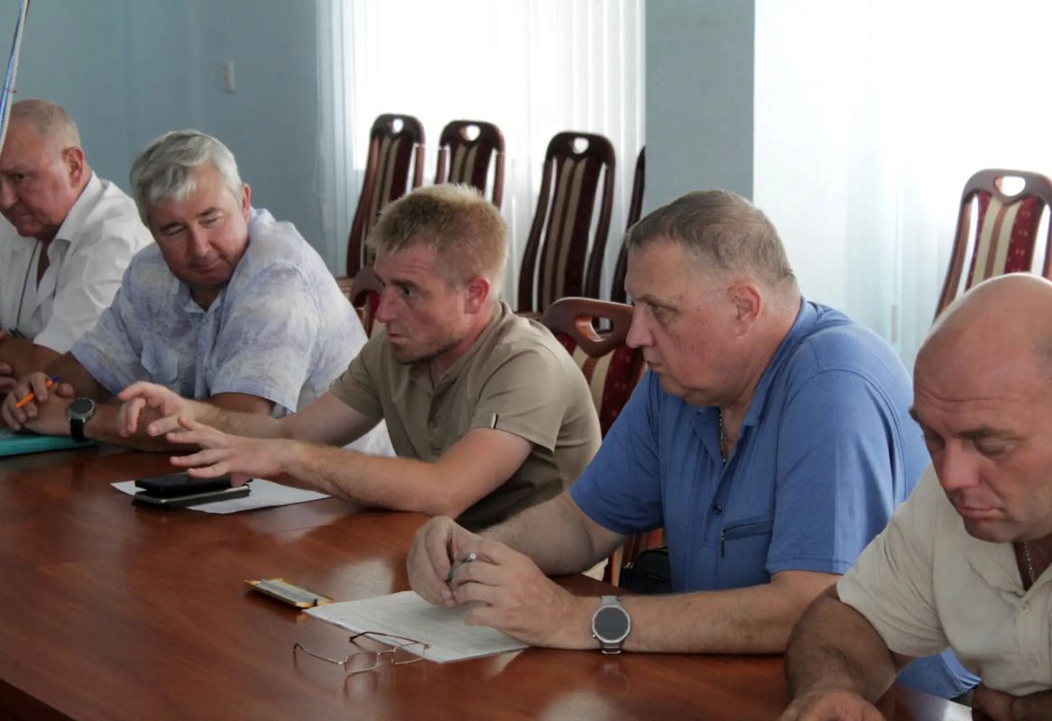 В Краснодоне состоялось очередное плановое совещание по вопросу подготовки к осенне-зимнему периоду 2026–2027 годов В Краснодоне состоялось очередное плановое совещание по вопросу подготовки к осенне-зимнему периоду 2026–2027 годов