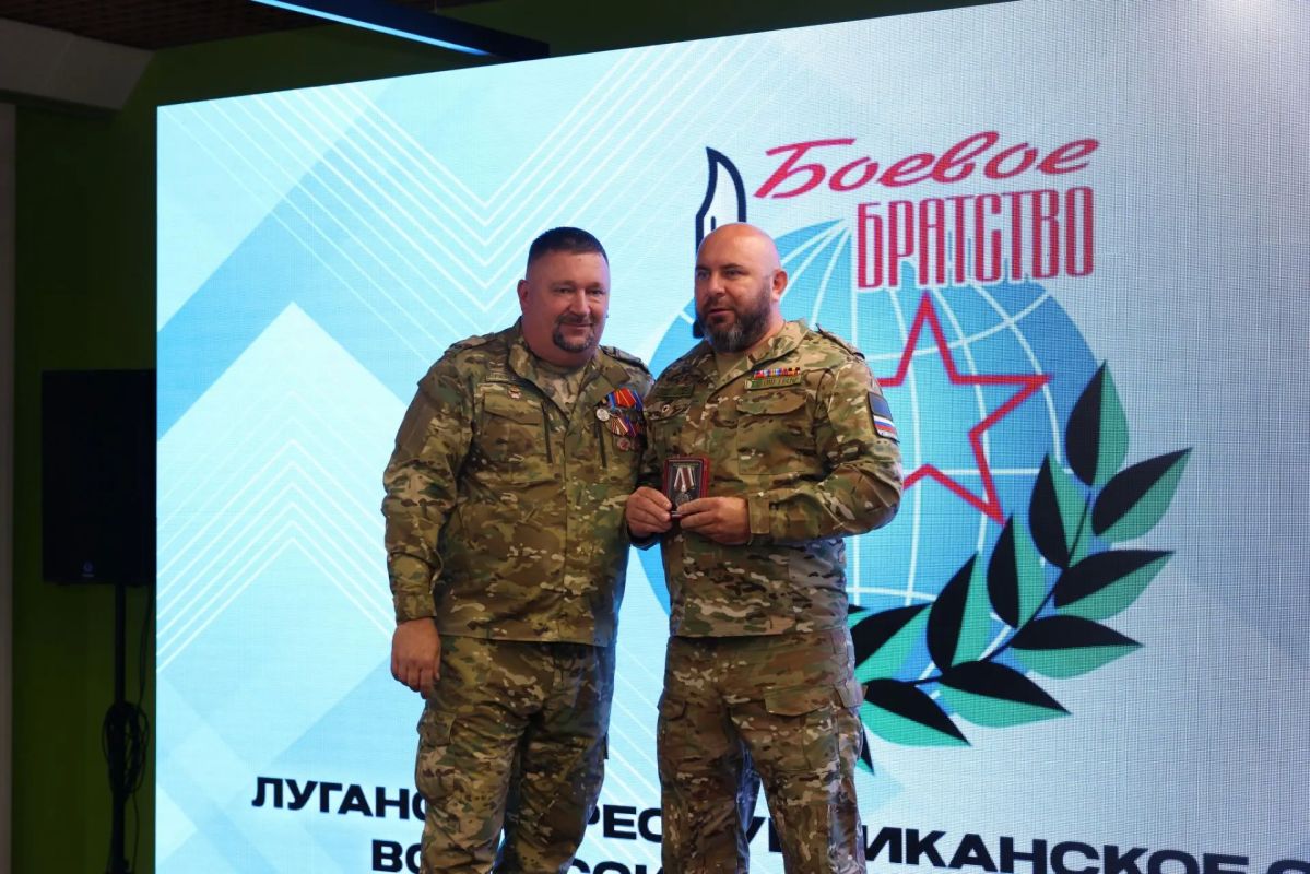 Сегодня состоялось торжественное собрание, посвящённое первой годовщине Луганского республиканского отделения Всероссийской общественной организации ветеранов «Боевое братство» Сегодня состоялось торжественное собрание, посвящённое первой годовщине Луганского республиканского отделения Всероссийской общественной организации ветеранов «Боевое братство»