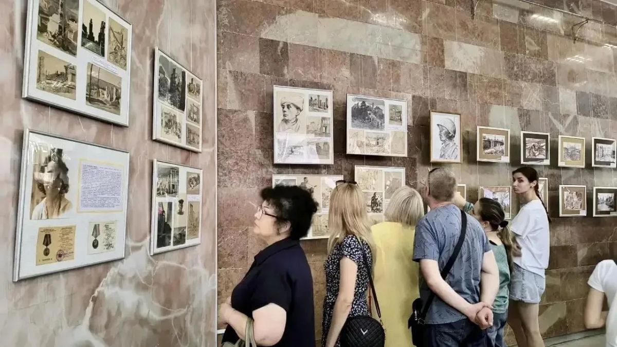 В Луганском краеведческом музее открылась выставка «Луганская фуга» Евгения Ковалёва В Луганском краеведческом музее открылась выставка «Луганская фуга» Евгения Ковалёва