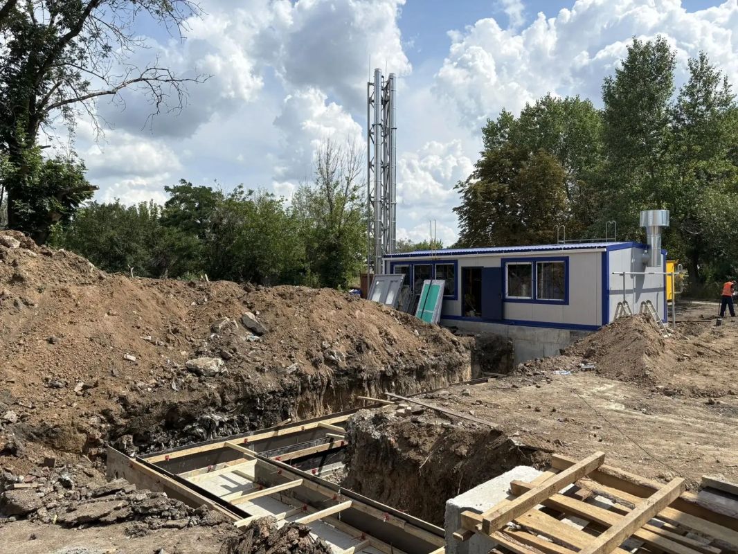 В Красном Луче продолжается строительство физкультурного зала В Красном Луче продолжается строительство физкультурного зала