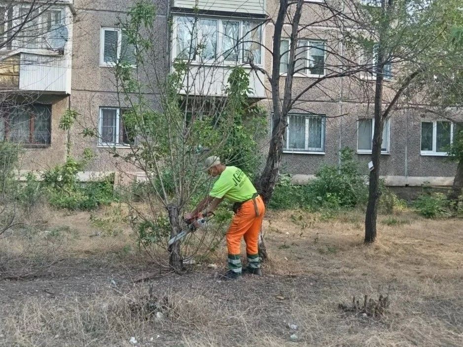 Коммунальными службами проведены работы на территории города Коммунальными службами проведены работы на территории города