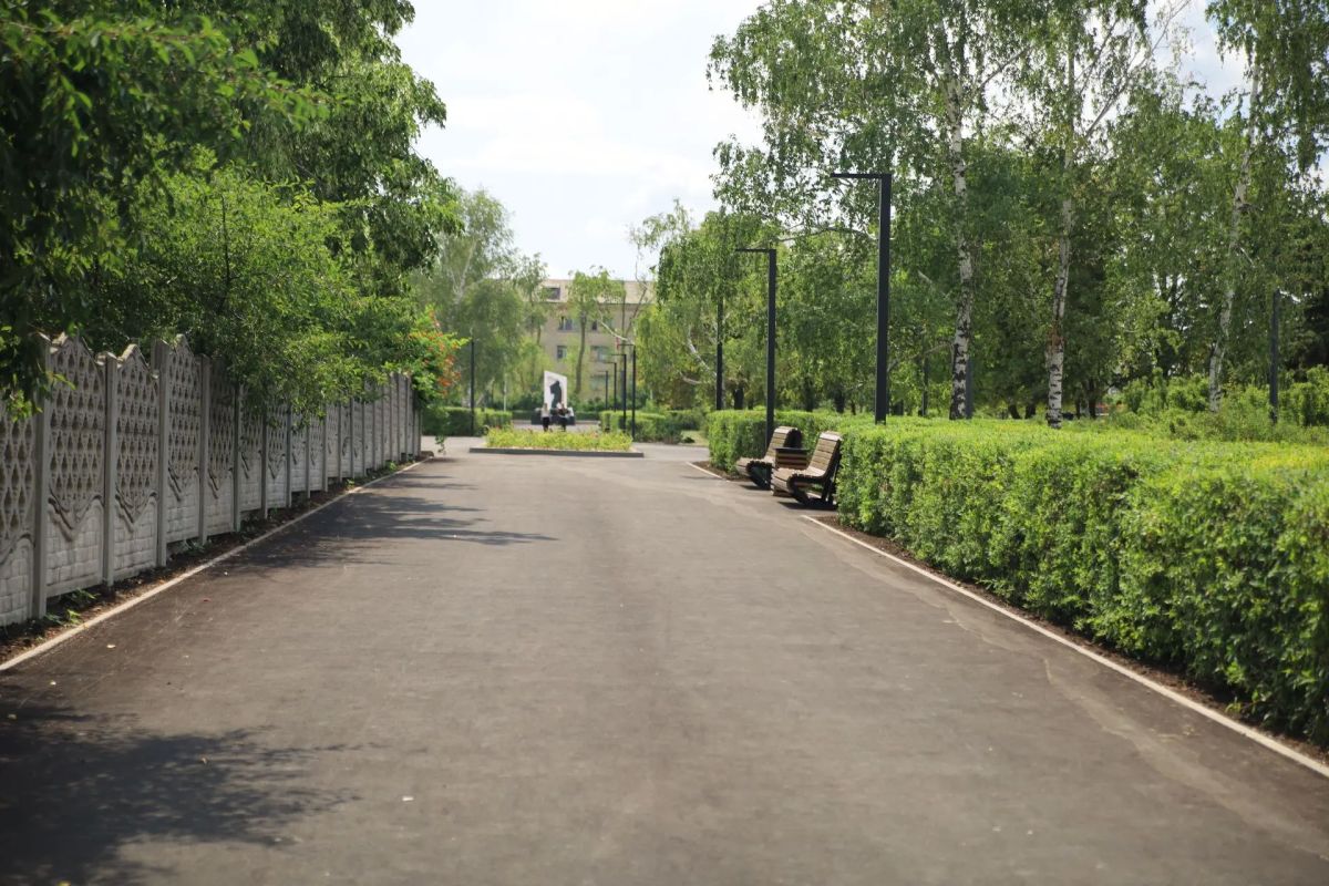 В Луганске завершается благоустройство сквера имени 9 Мая В Луганске завершается благоустройство сквера имени 9 Мая