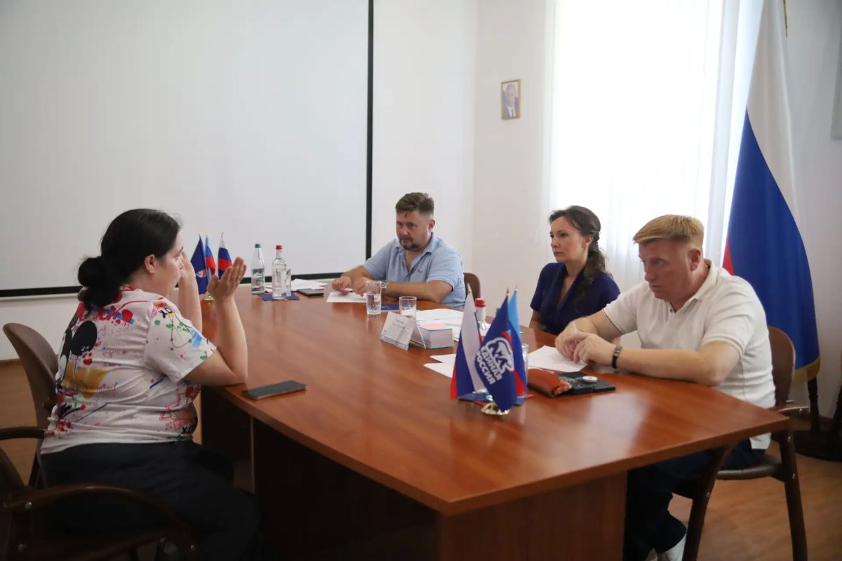 Депутат Госдумы РФ Анна Кузнецова провела прием граждан в Луганске Депутат Госдумы РФ Анна Кузнецова провела прием граждан в Луганске
