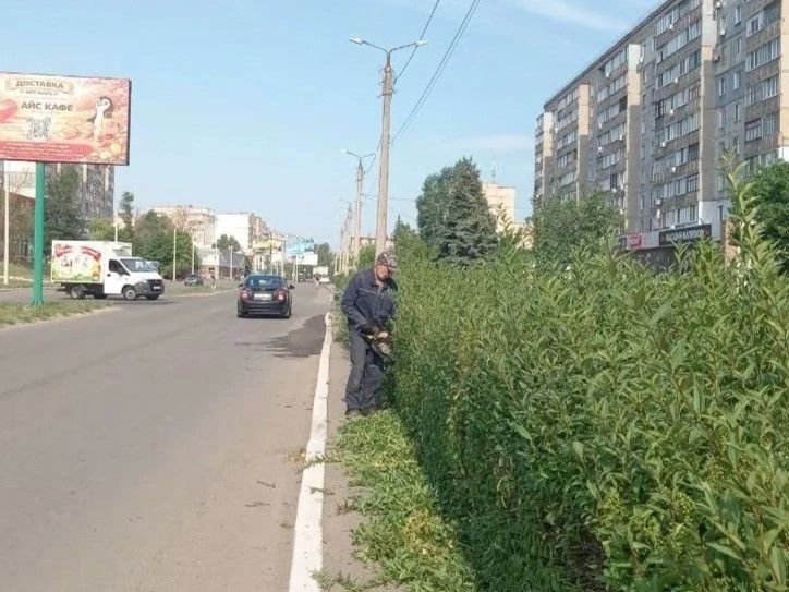 Коммунальными службами проведены работы на территории города Коммунальными службами проведены работы на территории города