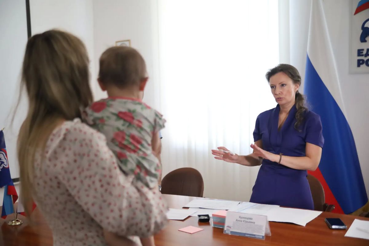 Депутат Госдумы РФ Анна Кузнецова провела прием граждан в Луганске Депутат Госдумы РФ Анна Кузнецова провела прием граждан в Луганске