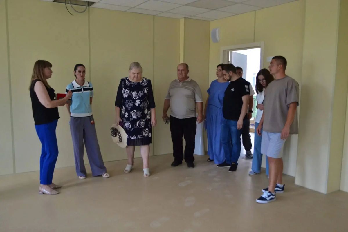 16 июля в Луганске состоялось выездное заседание штаба депутатского и общественного контроля, посвященное ходу ремонтных работ в Луганской школе №57 и "Академии детства" 16 июля в Луганске состоялось выездное заседание штаба депутатского и общественного контроля, посвященное ходу ремонтных работ в Луганской школе №57 и "Академии детства"