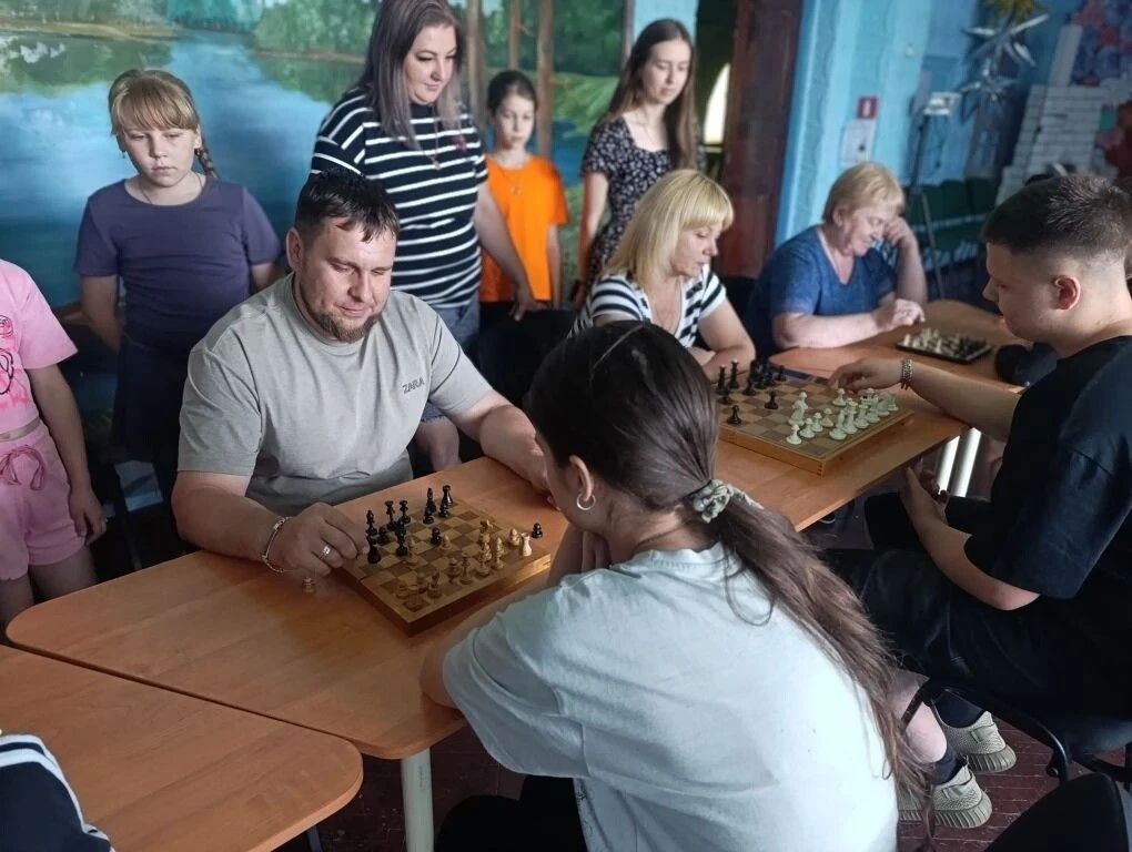 В ДК им. Шевченко прошел шахматный турнир «Родители и дети» В ДК им. Шевченко прошел шахматный турнир «Родители и дети»