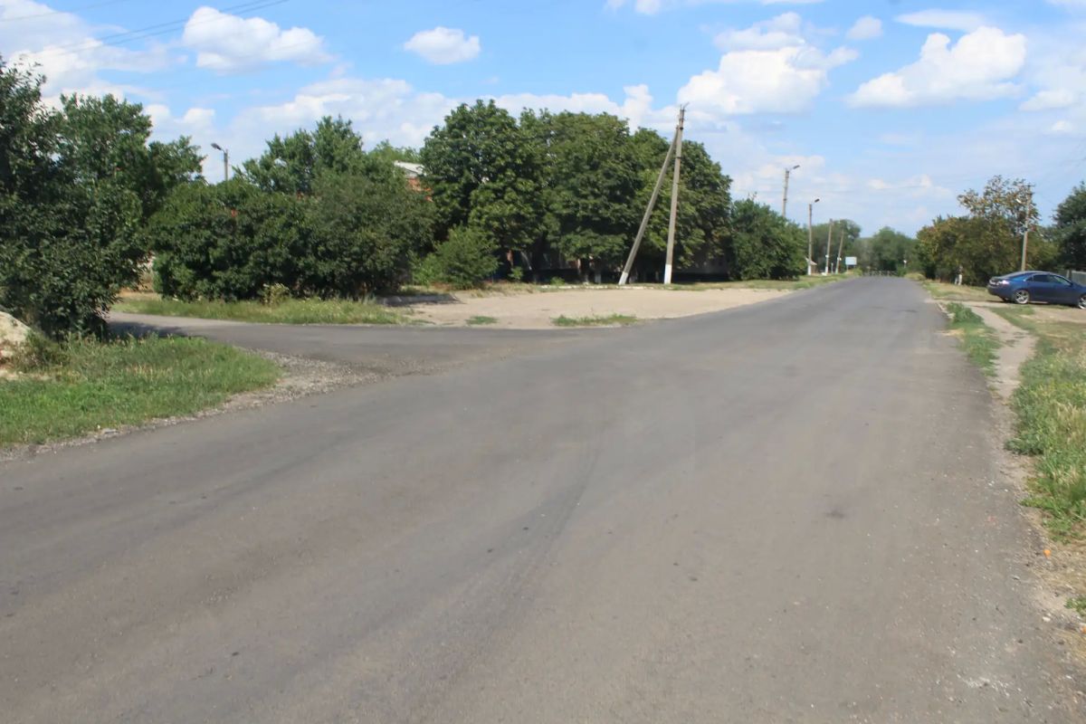 В Славяновербске по народной программе ремонтируют дорогу В Славяновербске по народной программе ремонтируют дорогу