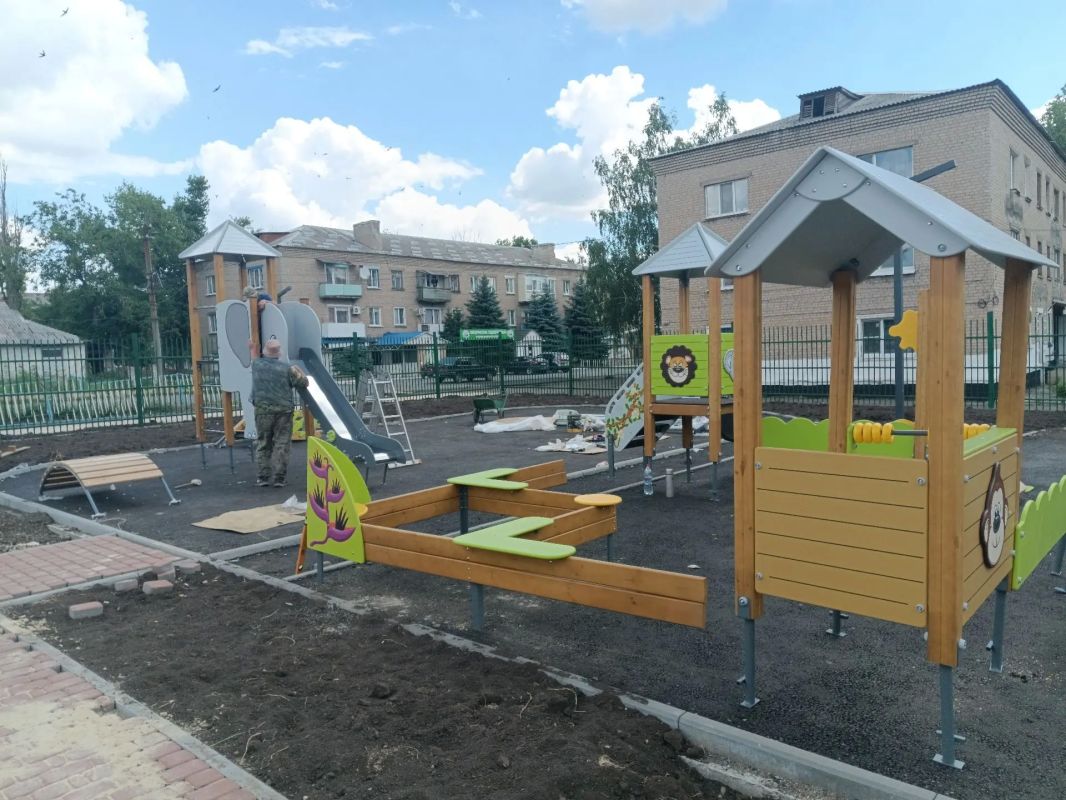 «Улица Чехова: шаг за шагом к комфортной среде» Благоустройство общественных пространств — это не просто строительные работы, а реальные изменения в повседневной жизни горожан. Именно такой эффект даёт федеральный проект... «Улица Чехова: шаг за шагом к комфортной среде» Благоустройство общественных пространств — это не просто строительные работы, а реальные изменения в повседневной жизни горожан. Именно такой эффект даёт федеральный проект...