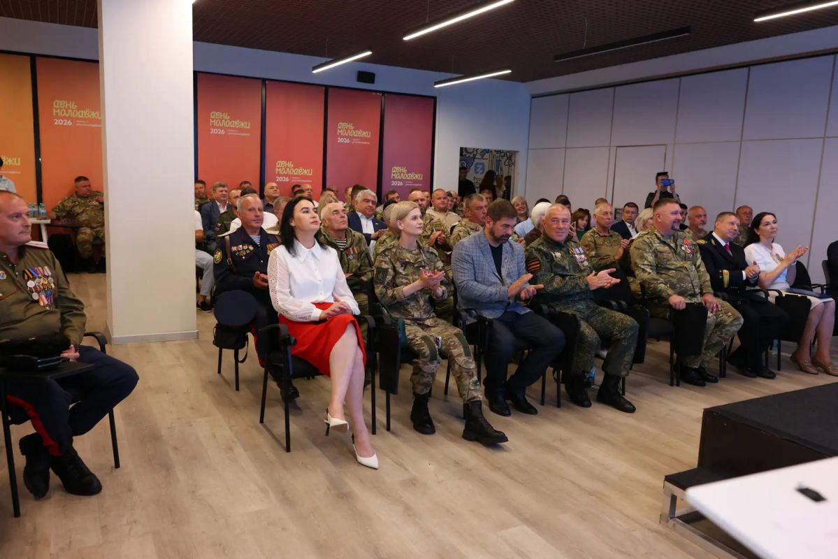 Принял участие в торжественном собрании, посвященном первой годовщине Луганского республиканского отделения Всероссийской общественной организации ветеранов «Боевое братство» Принял участие в торжественном собрании, посвященном первой годовщине Луганского республиканского отделения Всероссийской общественной организации ветеранов «Боевое братство»