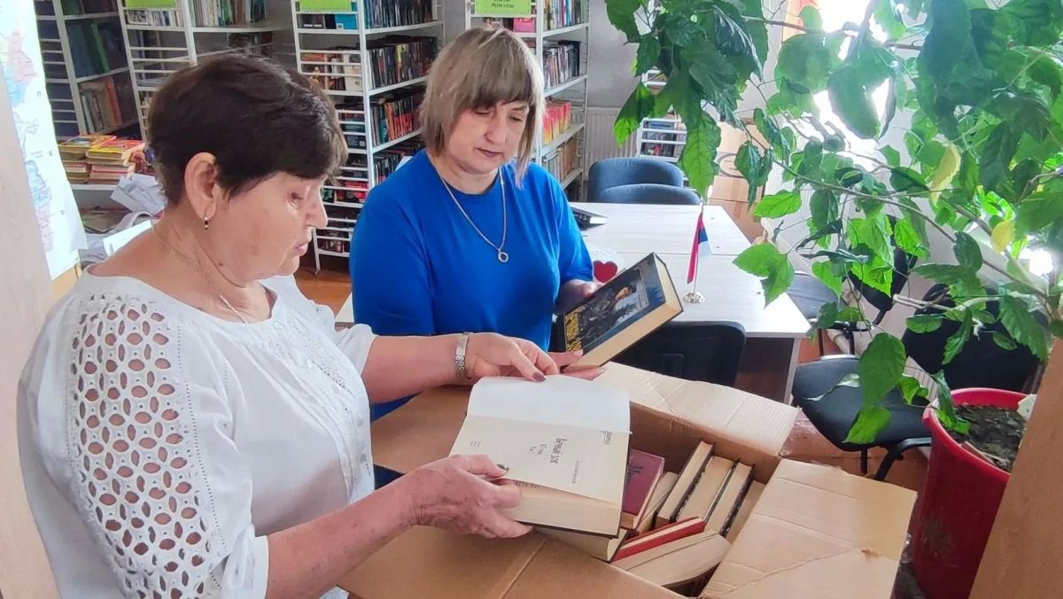 Накануне праздника Крещения Руси библиотека-филиал № 21 пгт Городище получила праздничные подарки - книги от Отца Димитрия, священника Покровского собора Русской православной старообрядческой церкви г. Москвы и священно... Накануне праздника Крещения Руси библиотека-филиал № 21 пгт Городище получила праздничные подарки - книги от Отца Димитрия, священника Покровского собора Русской православной старообрядческой церкви г. Москвы и священно...