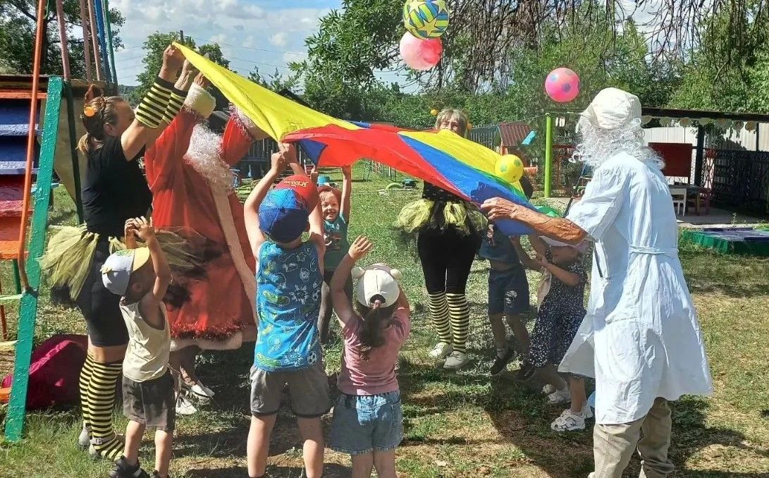 В детском саду «Золушка» сотрудники филиала «Клуб пгт В детском саду «Золушка» сотрудники филиала «Клуб пгт