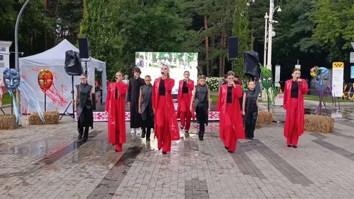 Владимир Чернев: Арт-группа «Сябры Старобельска» достойно представила Старобельский муниципальный округ и Луганскую Народную Республику на большом славянском празднике «Купалье» Владимир Чернев: Арт-группа «Сябры Старобельска» достойно представила Старобельский муниципальный округ и Луганскую Народную Республику на большом славянском празднике «Купалье»