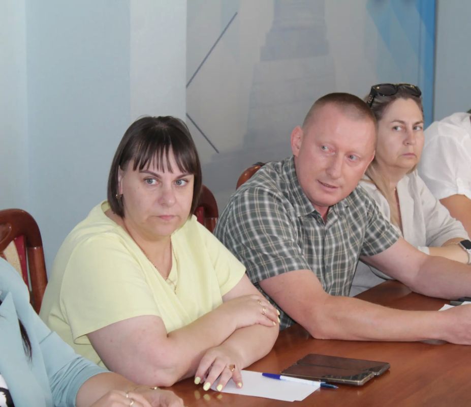 Сегодня под председательством временно исполняющего полномочия Главы Краснодонского муниципального округа Анны Гончаровой состоялось заседание комиссии по предупреждению и ликвидации чрезвычайных ситуаций и обеспечению... Сегодня под председательством временно исполняющего полномочия Главы Краснодонского муниципального округа Анны Гончаровой состоялось заседание комиссии по предупреждению и ликвидации чрезвычайных ситуаций и обеспечению...