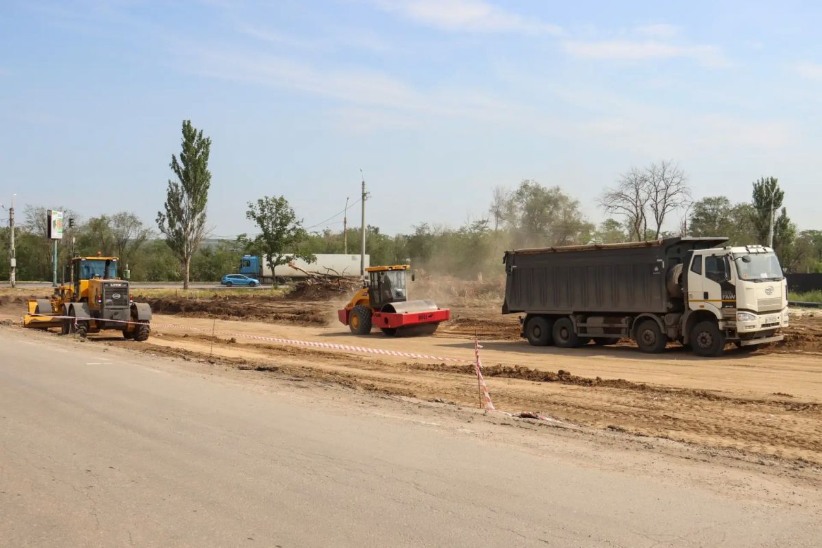 В Луганске продолжается строительство нового микрорайона В Луганске продолжается строительство нового микрорайона