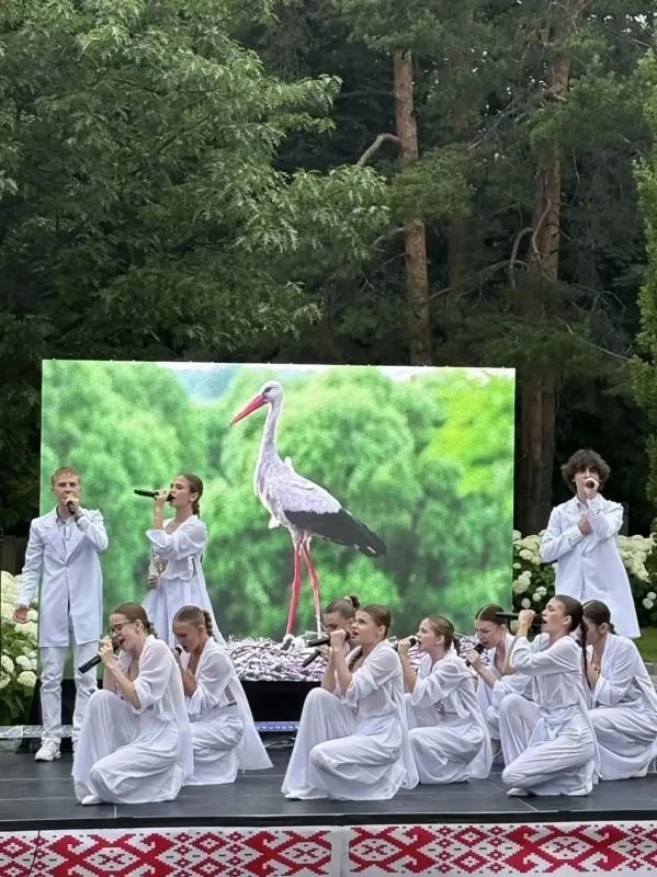 Владимир Чернев: Арт-группа «Сябры Старобельска» достойно представила Старобельский муниципальный округ и Луганскую Народную Республику на большом славянском празднике «Купалье» Владимир Чернев: Арт-группа «Сябры Старобельска» достойно представила Старобельский муниципальный округ и Луганскую Народную Республику на большом славянском празднике «Купалье»