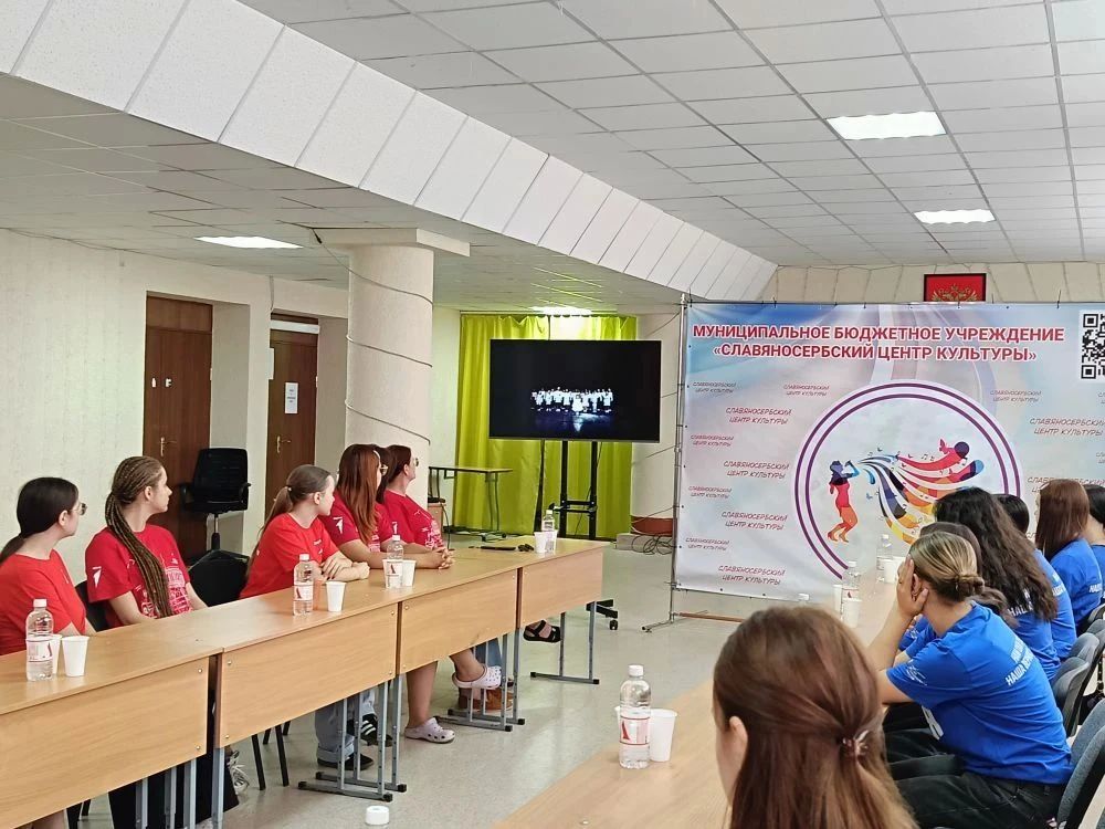 В Славяносербском муниципальном округе состоялся круглый стол «Дети Донбасса: голоса надежды и безопасности», объединивший подростков, представителей власти и общественности для открытого и важного диалога В Славяносербском муниципальном округе состоялся круглый стол «Дети Донбасса: голоса надежды и безопасности», объединивший подростков, представителей власти и общественности для открытого и важного диалога