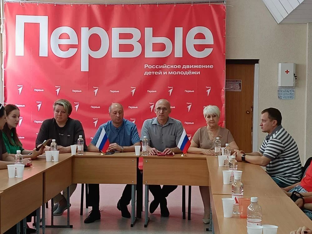 В Славяносербском муниципальном округе состоялся круглый стол «Дети Донбасса: голоса надежды и безопасности», объединивший подростков, представителей власти и общественности для открытого и важного диалога В Славяносербском муниципальном округе состоялся круглый стол «Дети Донбасса: голоса надежды и безопасности», объединивший подростков, представителей власти и общественности для открытого и важного диалога