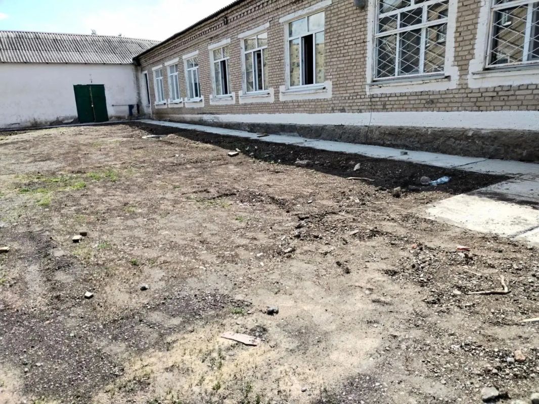 Республика Коми продолжает ремонт в Новодарьевской школе имени В.Д. Луганского Республика Коми продолжает ремонт в Новодарьевской школе имени В.Д. Луганского