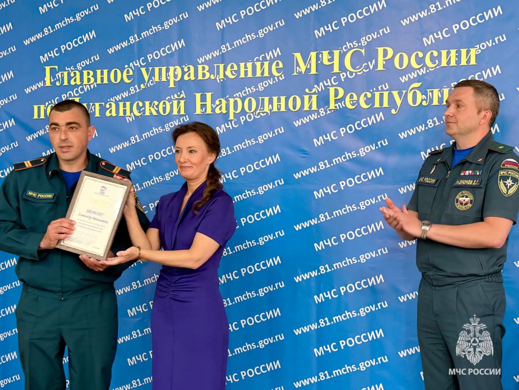 Спасибо тем, кто спасает. В стенах Главного управления МЧС России по Луганской Народной Республике прошло торжественное чествование сотрудников спасательного ведомства региона Спасибо тем, кто спасает. В стенах Главного управления МЧС России по Луганской Народной Республике прошло торжественное чествование сотрудников спасательного ведомства региона