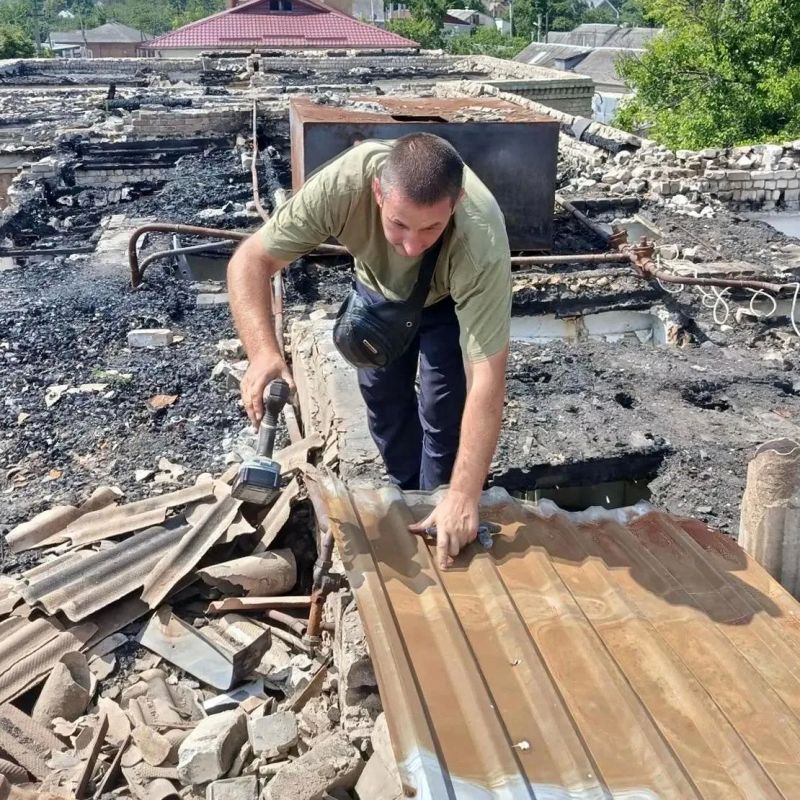 Владимир Чернев: При поддержке шеф-региона Карачаево-Черкесской Республики начаты работы по восстановлению кровельного покрытия многоквартирного дома по улице Шевченко, пострадавшего от пожара Владимир Чернев: При поддержке шеф-региона Карачаево-Черкесской Республики начаты работы по восстановлению кровельного покрытия многоквартирного дома по улице Шевченко, пострадавшего от пожара
