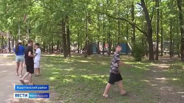 Антрацитовские школьники продолжают отдыхать в детском лагере в Калмыкии