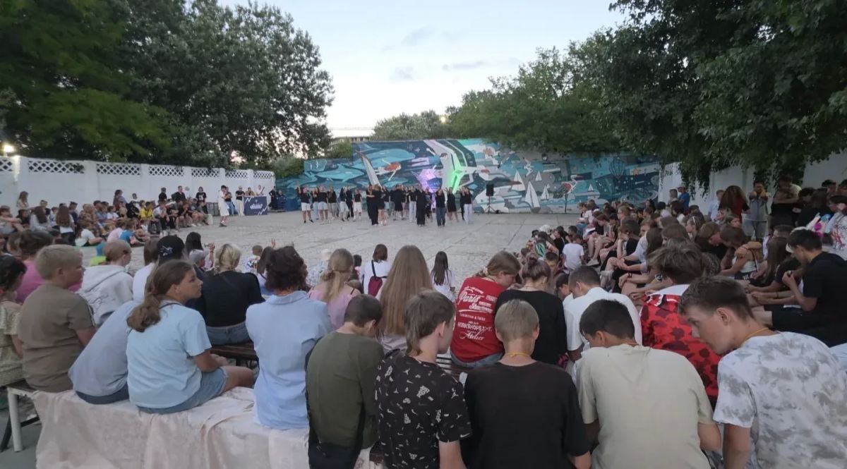 Вот и подошла к концу ещё одна смена в ДОЛ "Черноморская зорька" для юных ровеньчан! Вот и подошла к концу ещё одна смена в ДОЛ "Черноморская зорька" для юных ровеньчан!