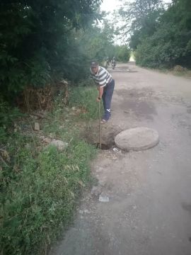 В Красном Луче ежедневно устраняют засоры на сетях