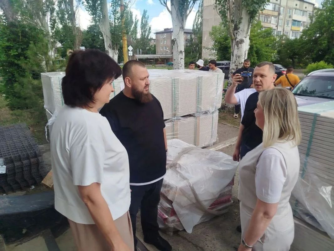 В Брянке по нацпроекту «Семья» и Народной программе обновляют детскую школу искусств №1 В Брянке по нацпроекту «Семья» и Народной программе обновляют детскую школу искусств №1