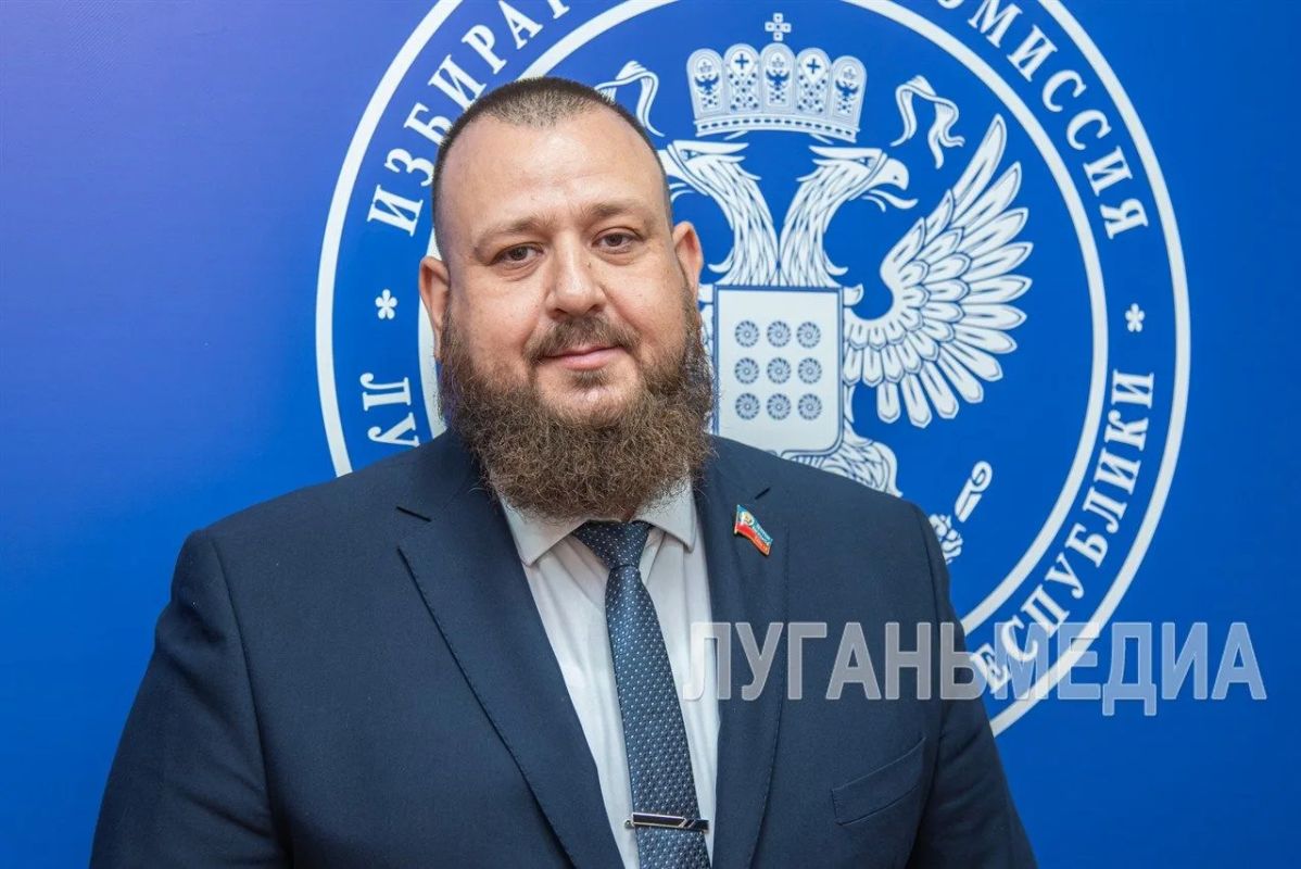 Кандидаты в Госдуму от «Единой России» представили документы о выдвижении в Избирательную комиссию ЛНР Кандидаты в Госдуму от «Единой России» представили документы о выдвижении в Избирательную комиссию ЛНР