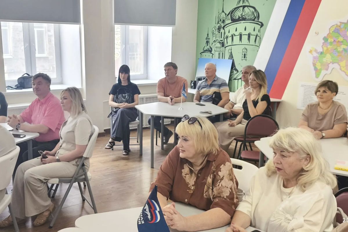 Иван Санаев: Вчера работал в Брянке. В ходе рабочей поездки посетили несколько городских объектов Иван Санаев: Вчера работал в Брянке. В ходе рабочей поездки посетили несколько городских объектов